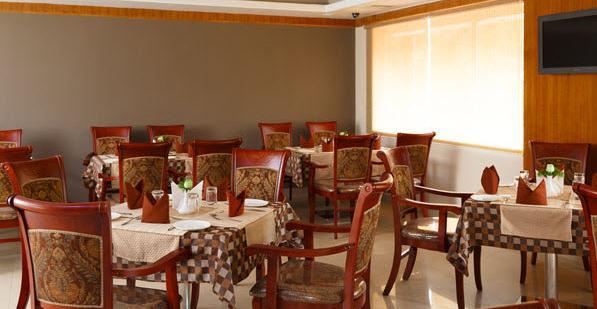 Hotel Gopalapuram International Pollāchi Екстериор снимка