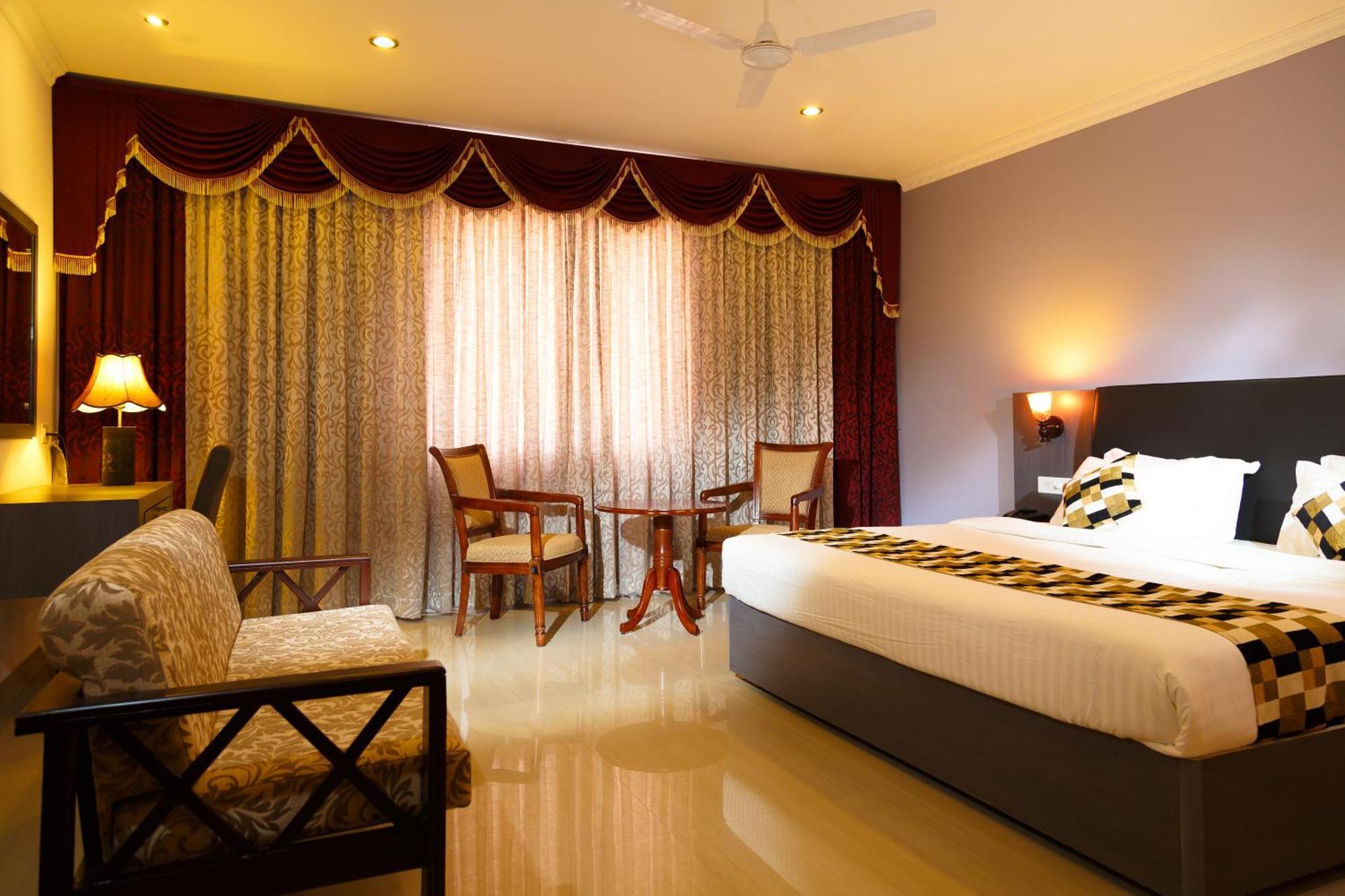 Hotel Gopalapuram International Pollāchi Екстериор снимка