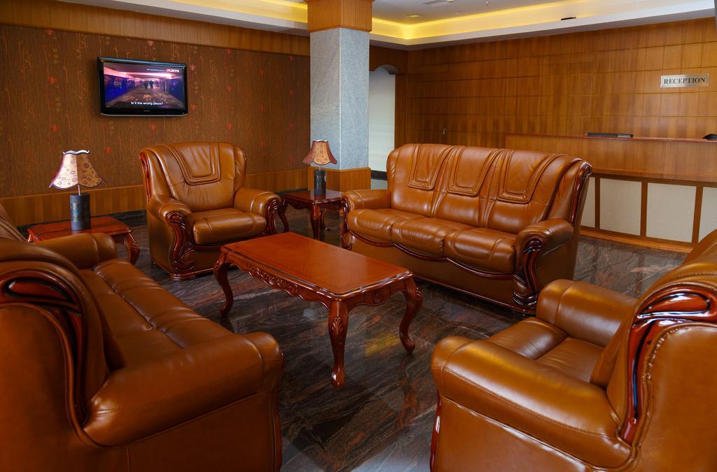 Hotel Gopalapuram International Pollāchi Екстериор снимка