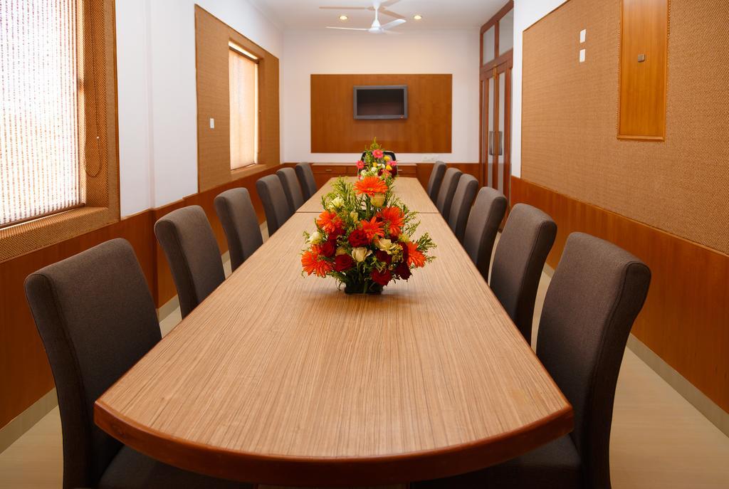 Hotel Gopalapuram International Pollāchi Екстериор снимка