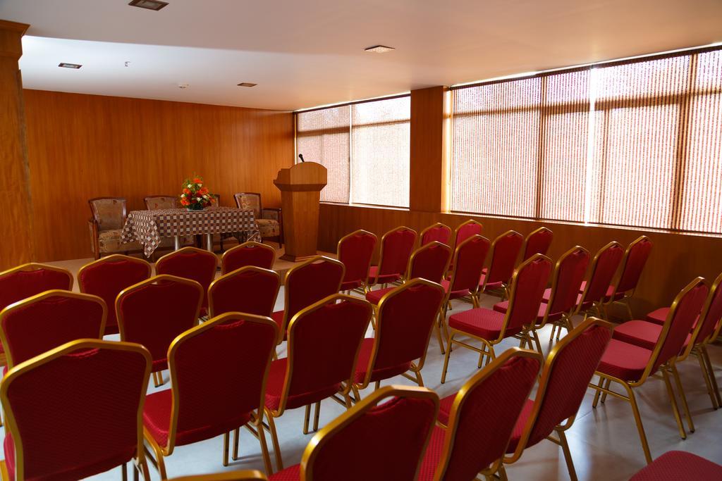 Hotel Gopalapuram International Pollāchi Екстериор снимка