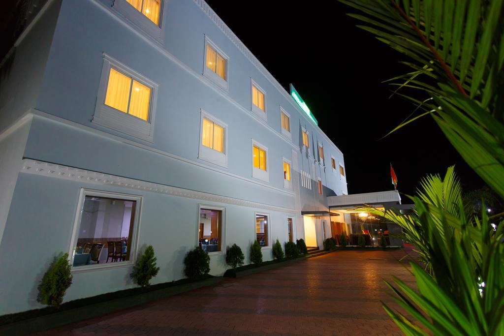 Hotel Gopalapuram International Pollāchi Екстериор снимка