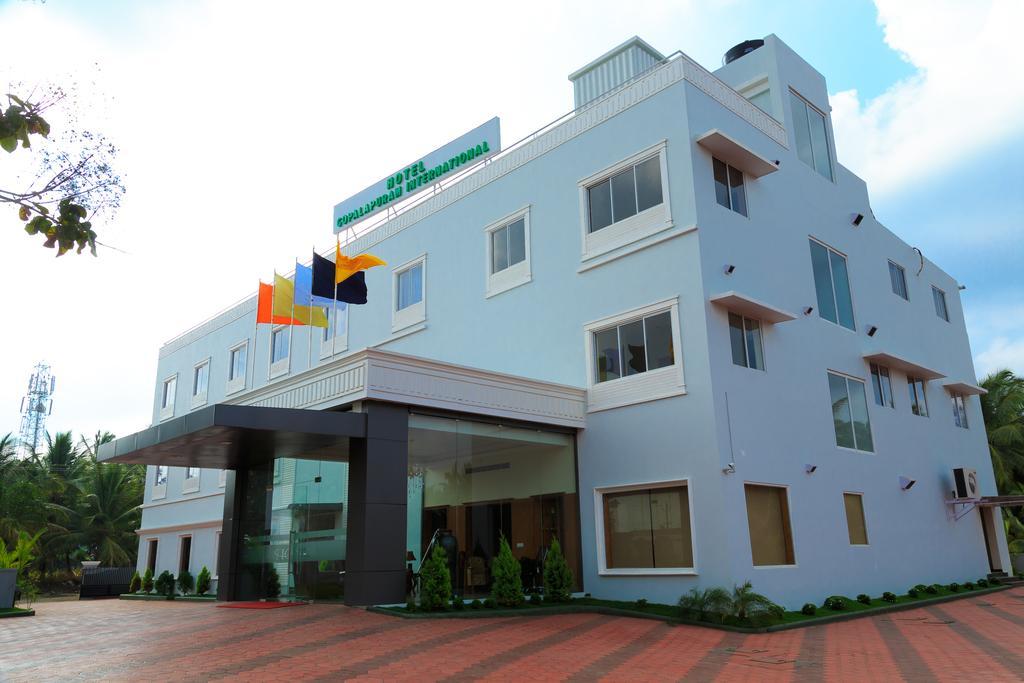Hotel Gopalapuram International Pollāchi Екстериор снимка