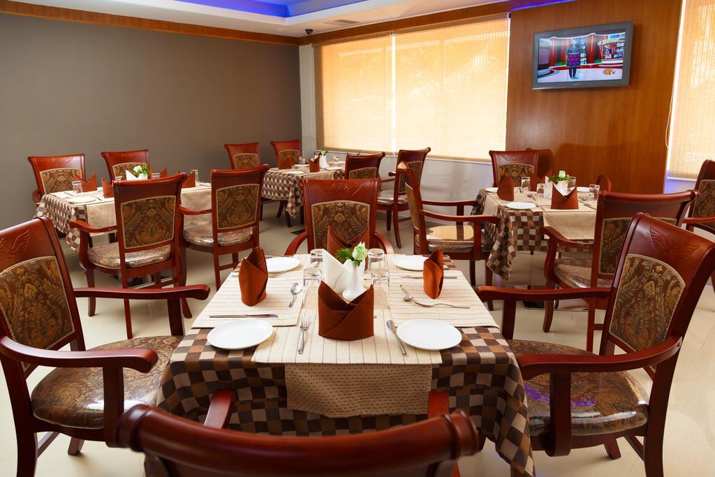 Hotel Gopalapuram International Pollāchi Екстериор снимка