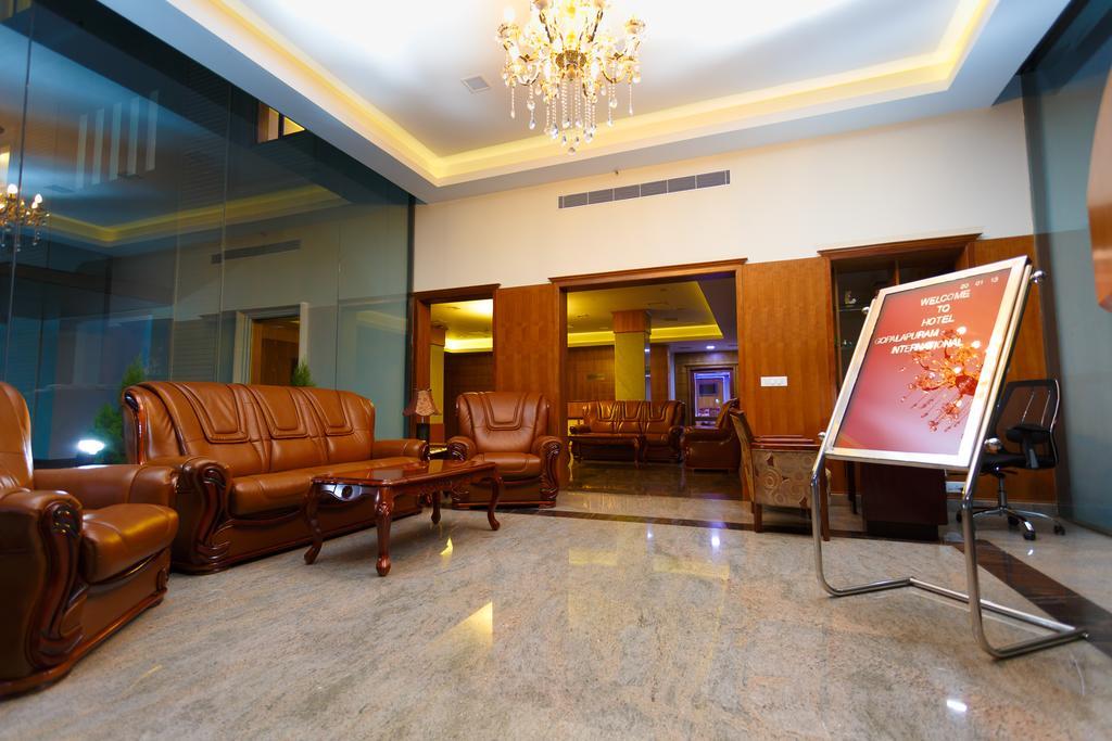 Hotel Gopalapuram International Pollāchi Екстериор снимка