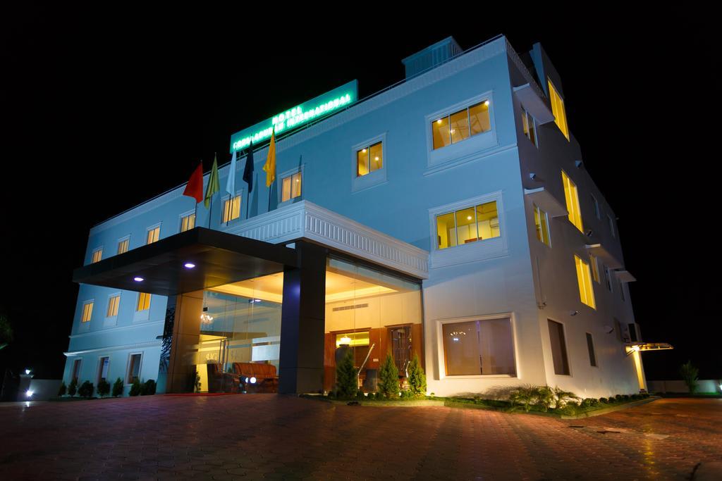 Hotel Gopalapuram International Pollāchi Екстериор снимка