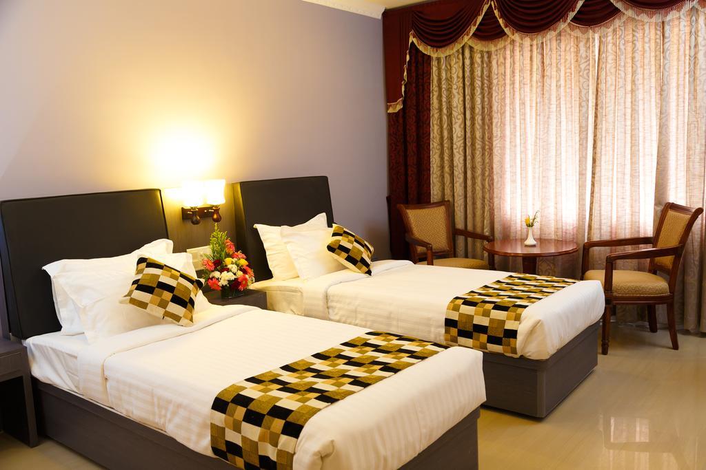Hotel Gopalapuram International Pollāchi Екстериор снимка