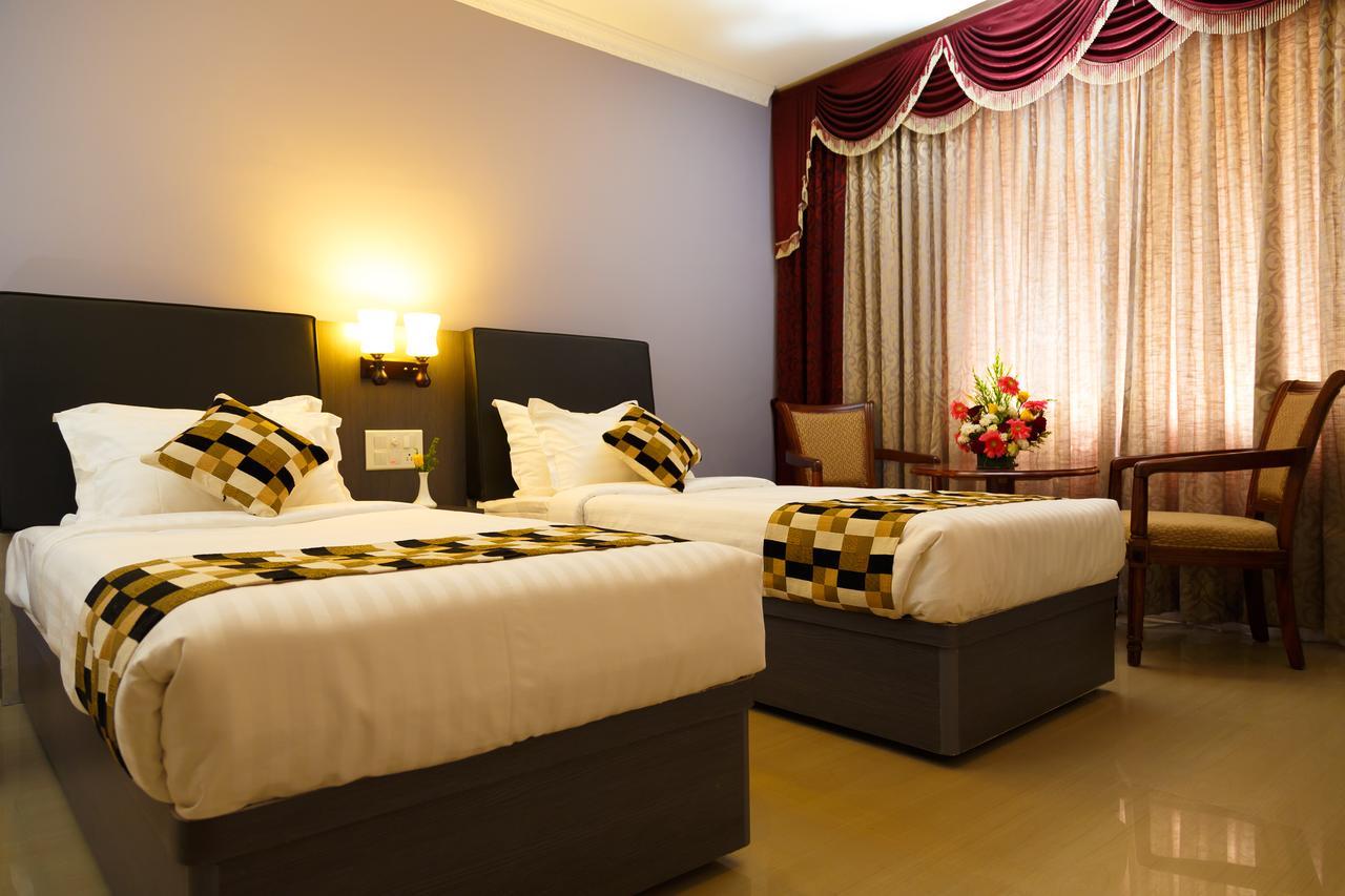 Hotel Gopalapuram International Pollāchi Екстериор снимка