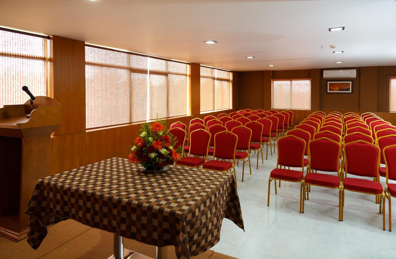 Hotel Gopalapuram International Pollāchi Екстериор снимка