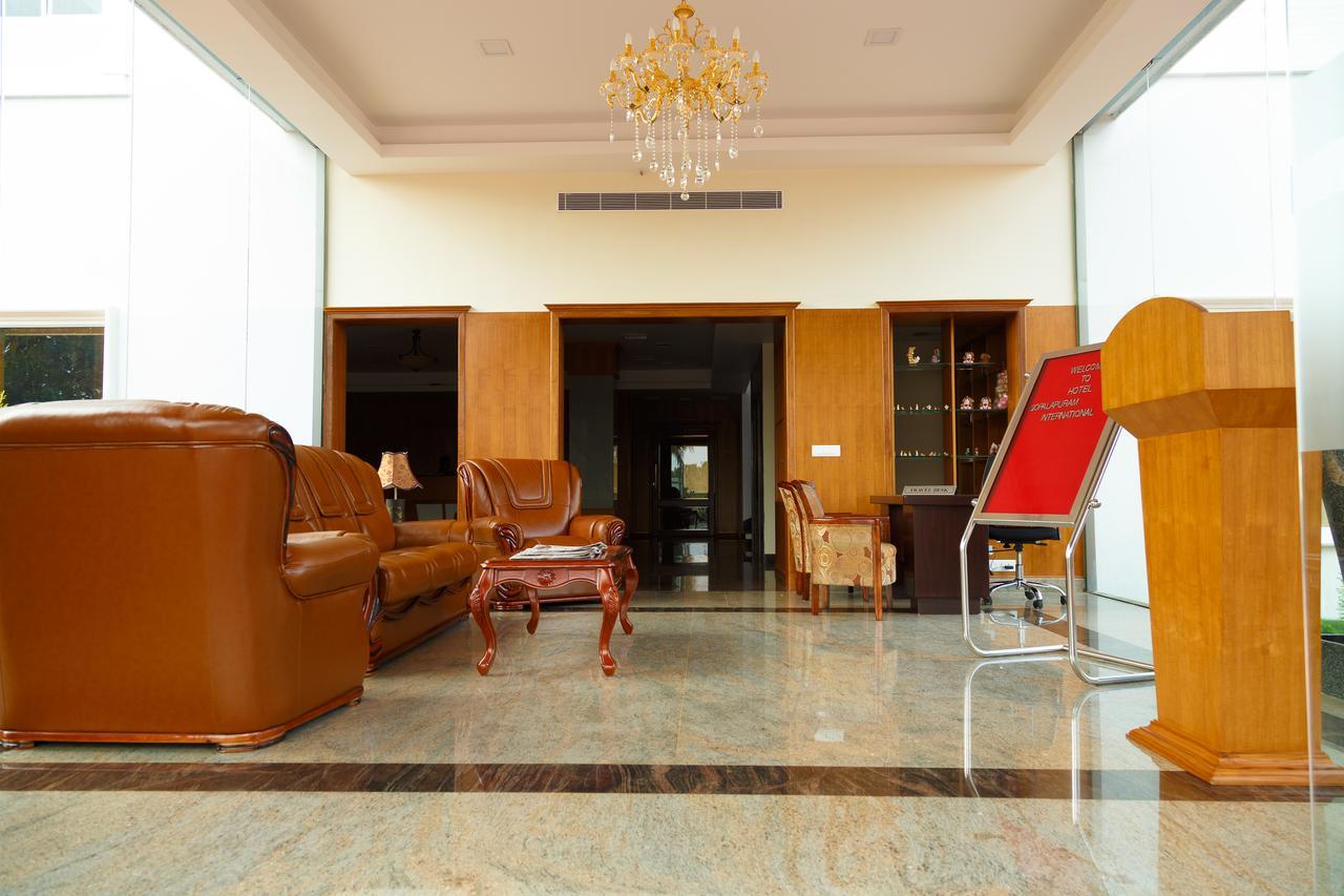 Hotel Gopalapuram International Pollāchi Екстериор снимка